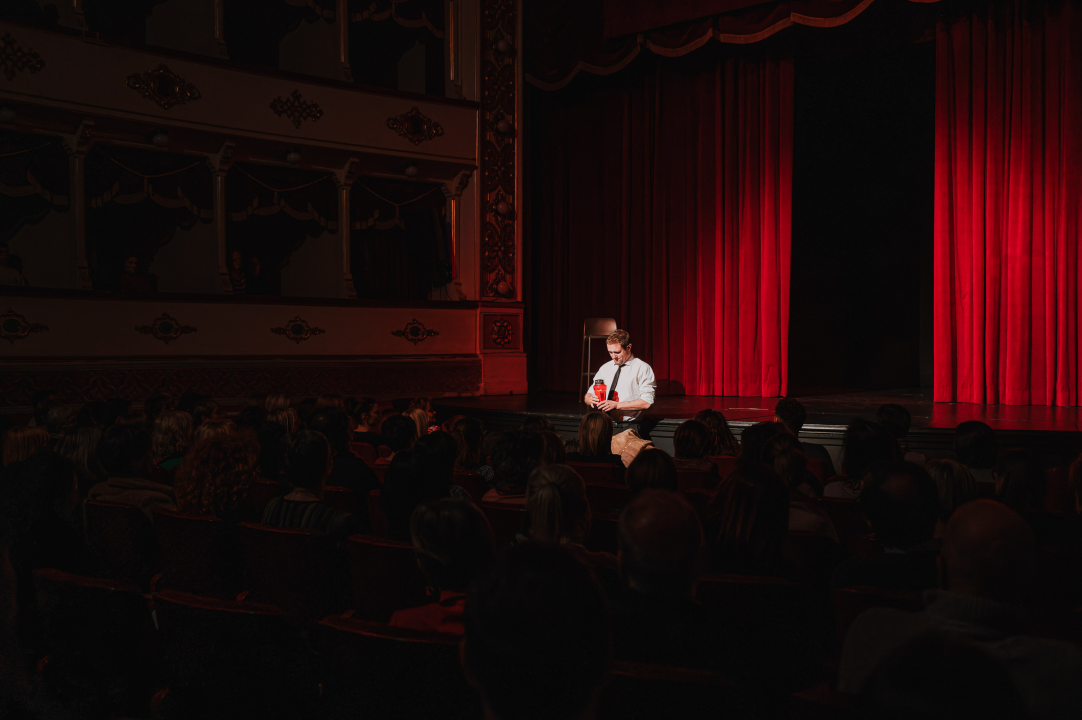 Perić i Detelić na daskama koje, u ovom slučaju, smrt znače publiku nasmijali ‘Direkt u glavu’