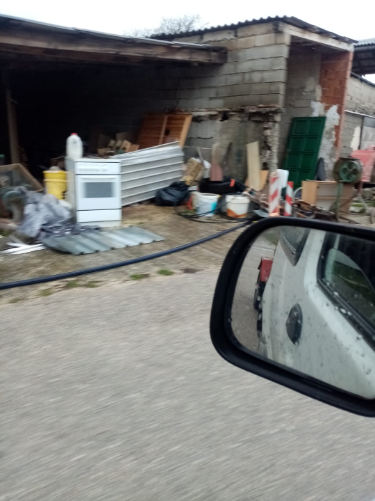 Vlasnici apartmana u Brkićima o ovcama: 'On tu ni ne živi, a svugdje ostavlja smeće. Protiv stočarstva nemamo ništa' 