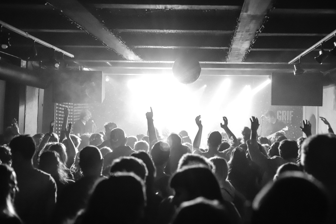 Euforična nostalgija u Šibeniku: Azimutom odjekivali hitovi EKV-a