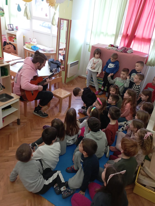 Tate iz dječjeg vrtića 'Šibenska maslina' cijeli tjedan djeci predstavljali svoje poslove 