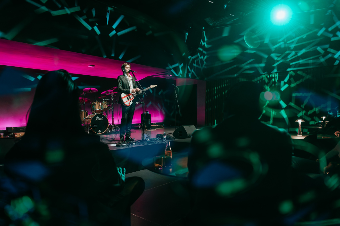 Tibor Karamehmedović u Arsenu: Intimni koncert frontmena Silentea