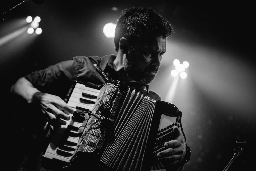 Mile Kekin u Azimutu dokazao da se prvi mačići ipak ne bacaju u vodu