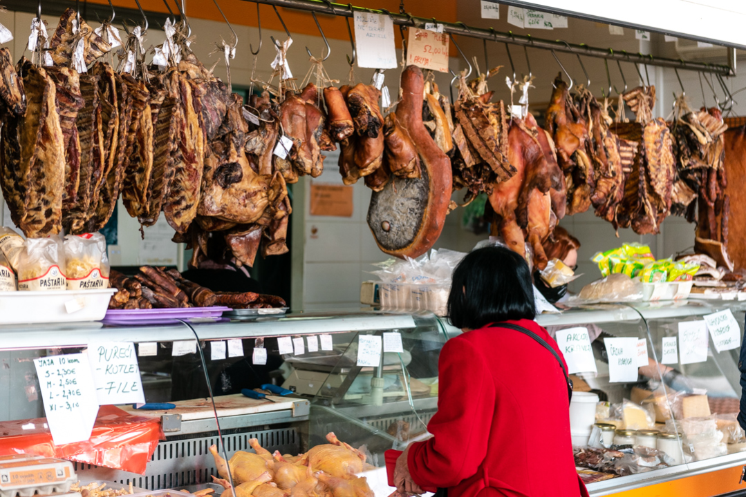 Delikatese Petrović sa šibenske pijace počastit će za Uskrs jednog čitatelja s platom za četiri osobe