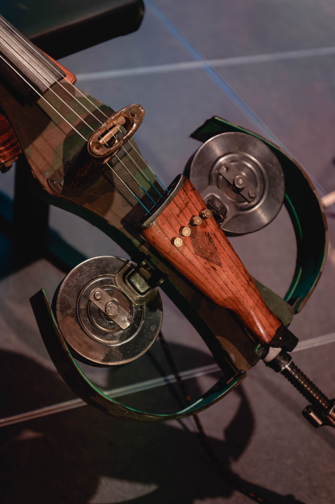 Ana Rucner u Arsenu svirala na violončelu od dragovoljno predanog ilegalnog oružja