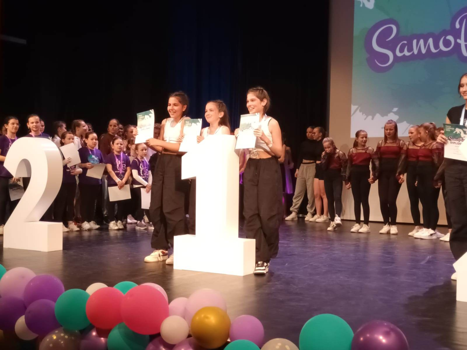 Plesačice Balansa, usprkos jakoj konkurenciji, iz Samobora se vratile s hrpom medalja