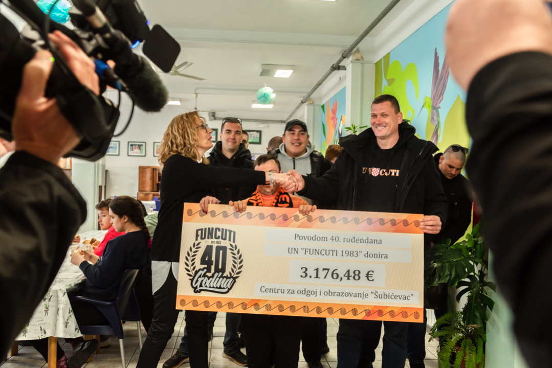 Humanitarna akcija u povodu 40. rođendana: Šibenski funcuti školi na Šubićevcu donirali 3176 eura 