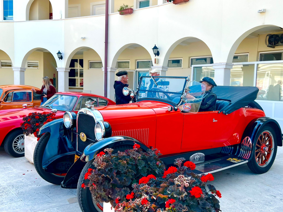  Oldtimeri na tradicionalnom uskršnjem doručku u Rogoznici