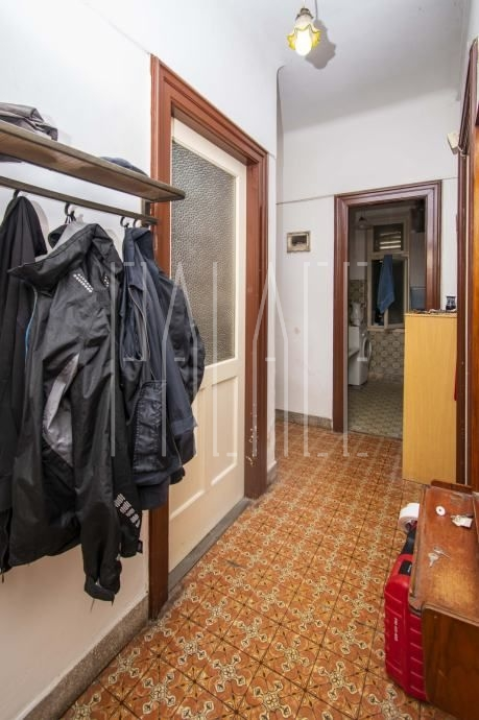 Prodaje se prostrani stan na jedinstvenoj lokaciji u centru Šibenika!