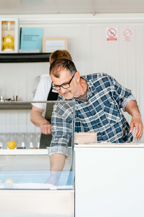 Uživajte u morskim delicijama kušaonice školjaka i vina Oyster22!