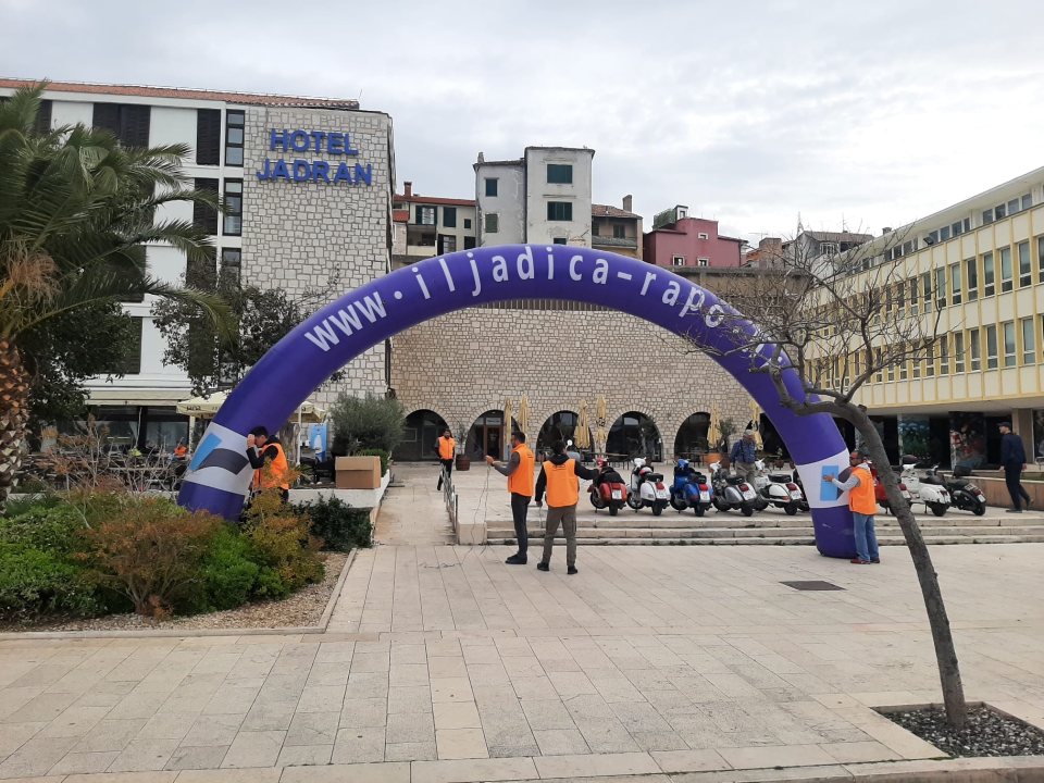Stotinjak zaljubljenika u Vespe na šibenskoj rivi: Napravit će i đir do Drniša 