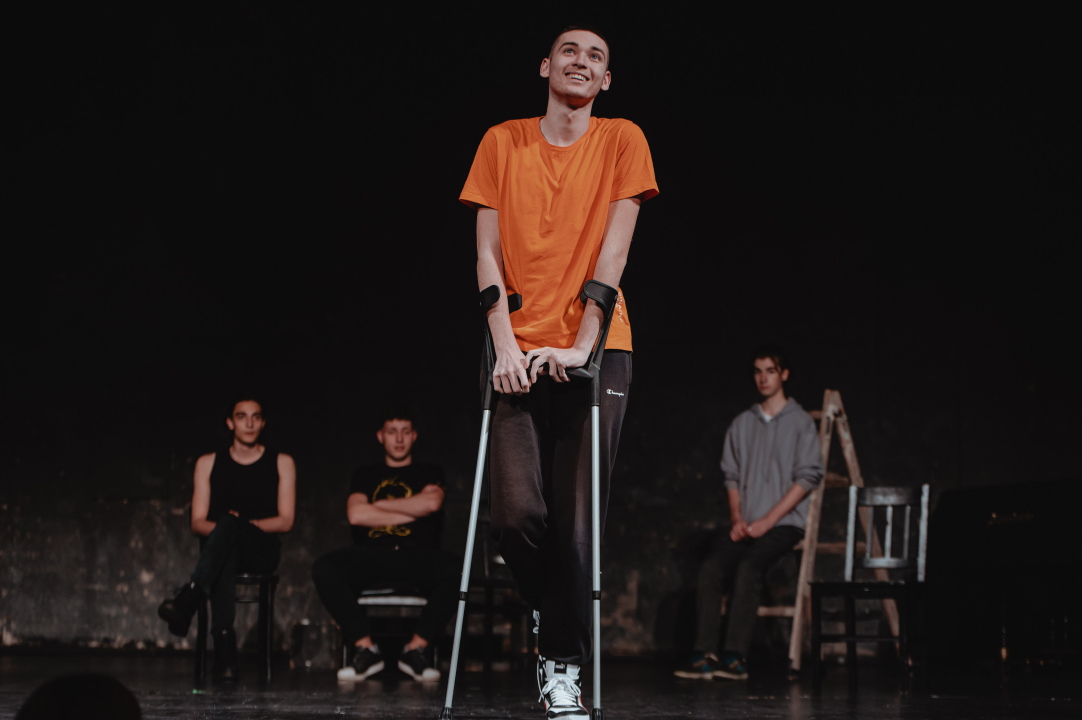 Premijera šibenske 'dice': Diletanti se u 'Kaubojima' natječu za Warholovih petnaest minuta slave 