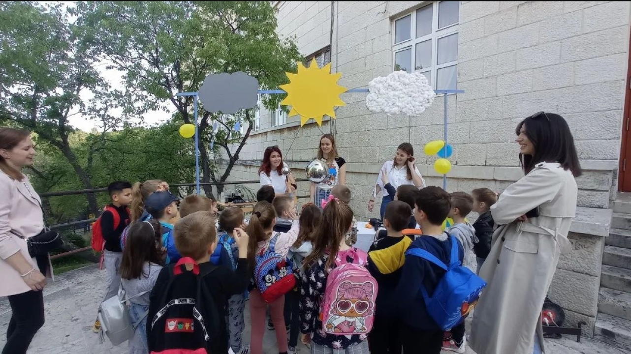 Festival znanosti u Gimnaziji: Radionica kemije, poduka o otpadu, gradnja suhozida...