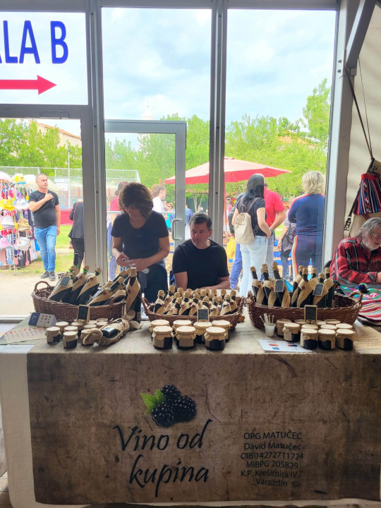 Gužva i drugog dana Sajma agroturizma u Skradinu: Još stignete kupiti domaće proizvode 