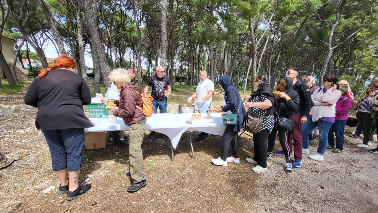 Veselo i na Jadriji: Na Praznik rada tradicionalno druženje uz fažol i grupu Fenix 