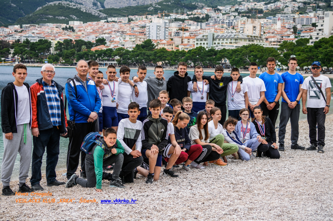 Veslači Krke u Makarskoj na Kupu Dalmacije osvojili 14 medalja