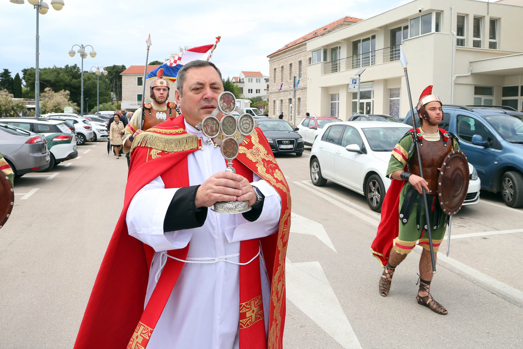 U Vodicama proslavljeni Našašće svetog križa i Dana grada