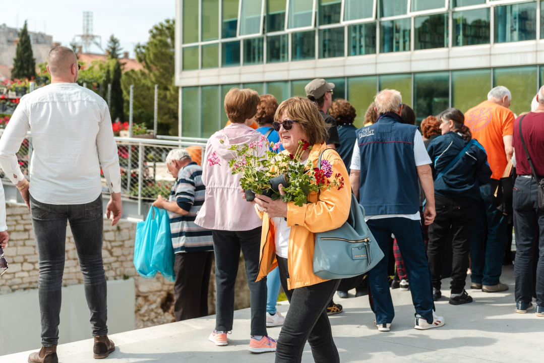 Stotinjak građana utjehu našlo u điranima: 'Vidi ove, cili je vrt natrpala!'