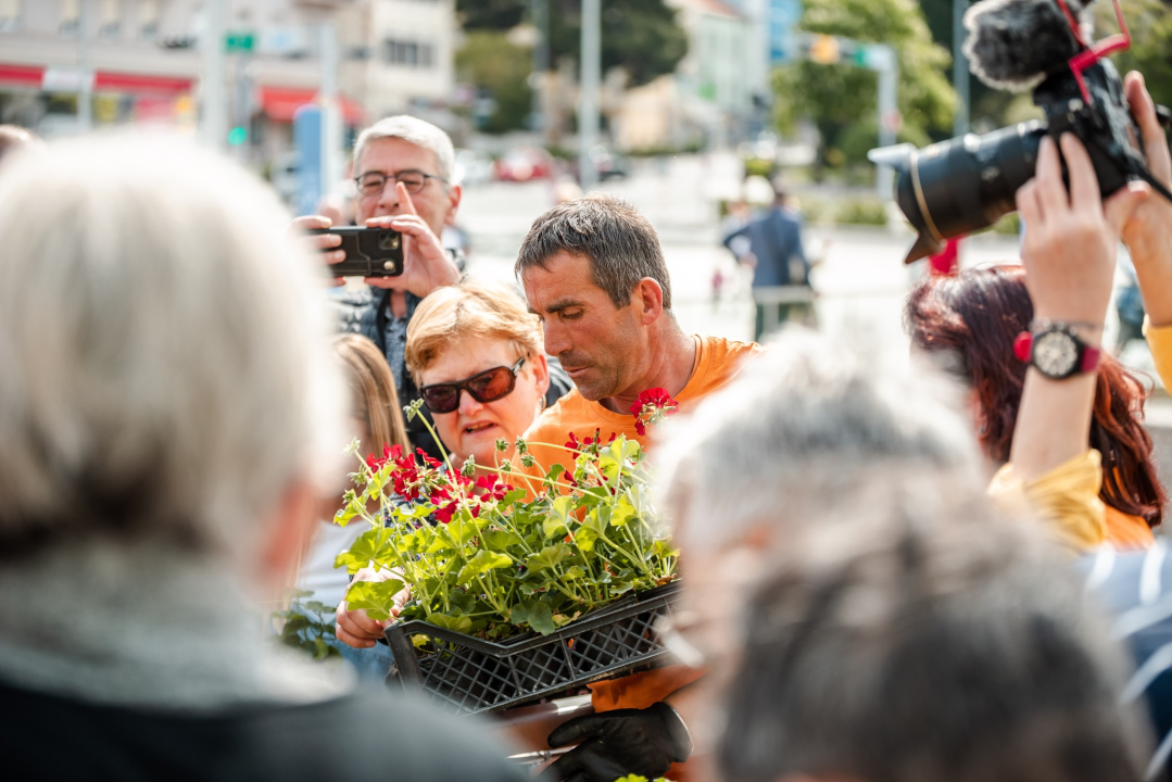 Stotinjak građana utjehu našlo u điranima: 'Vidi ove, cili je vrt natrpala!'