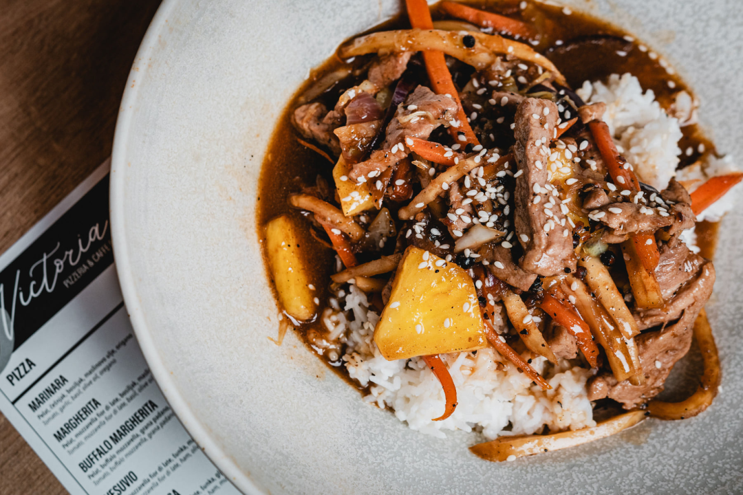 Počastite se vrhunskom pizzom i burgerima iz Victorije! 
