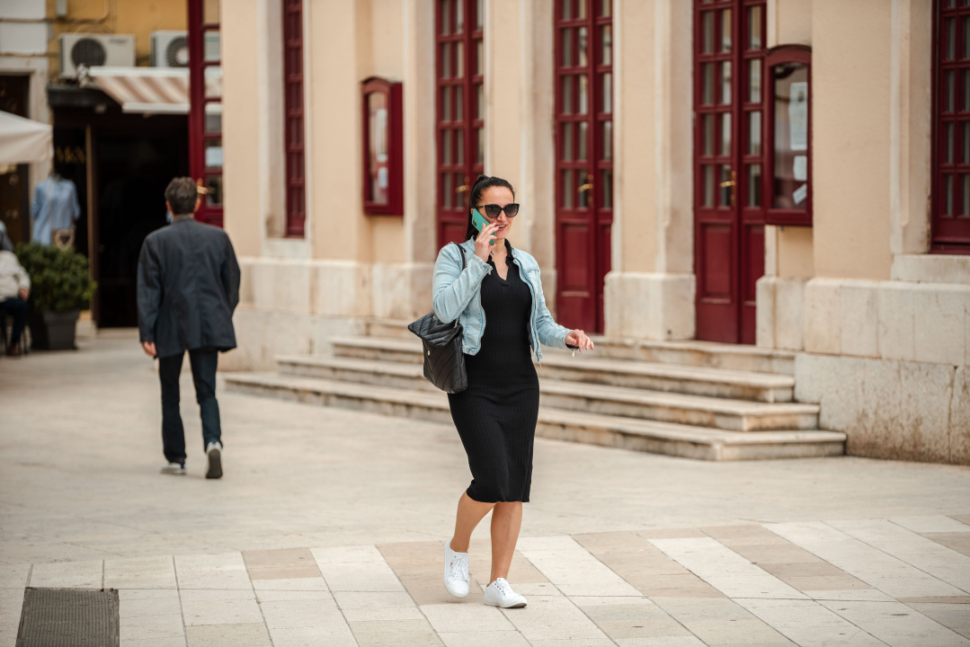 Sređene sugrađanke pokazale trendi kombinacije savršene za proljetne dane 