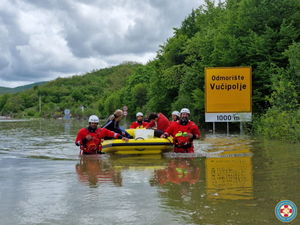 HGSS Šibenik sudjeluje u spašavanju na poplavljenim područjima: 'Ostajemo u danonoćnom dežurstvu'
