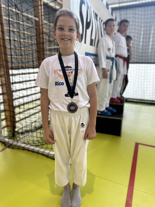 Članovi Karate kluba Murter iz Splita se vratili s devet medalja 