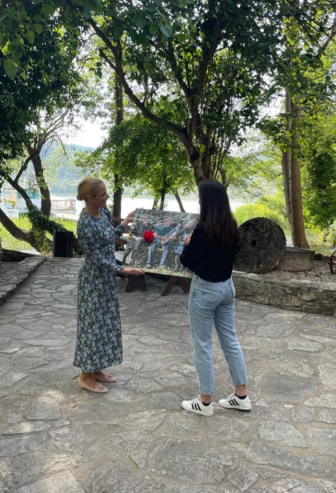 Krka spaja generacije: U NP 'Krka' ispunili želju posjetiteljici i poklonili joj staru bakinu fotografiju 