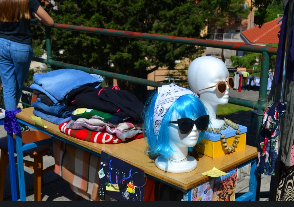 Gimnazijalci organizirali humanitarni buvljak, prikupljena sredstva namijenili Dolores Buri