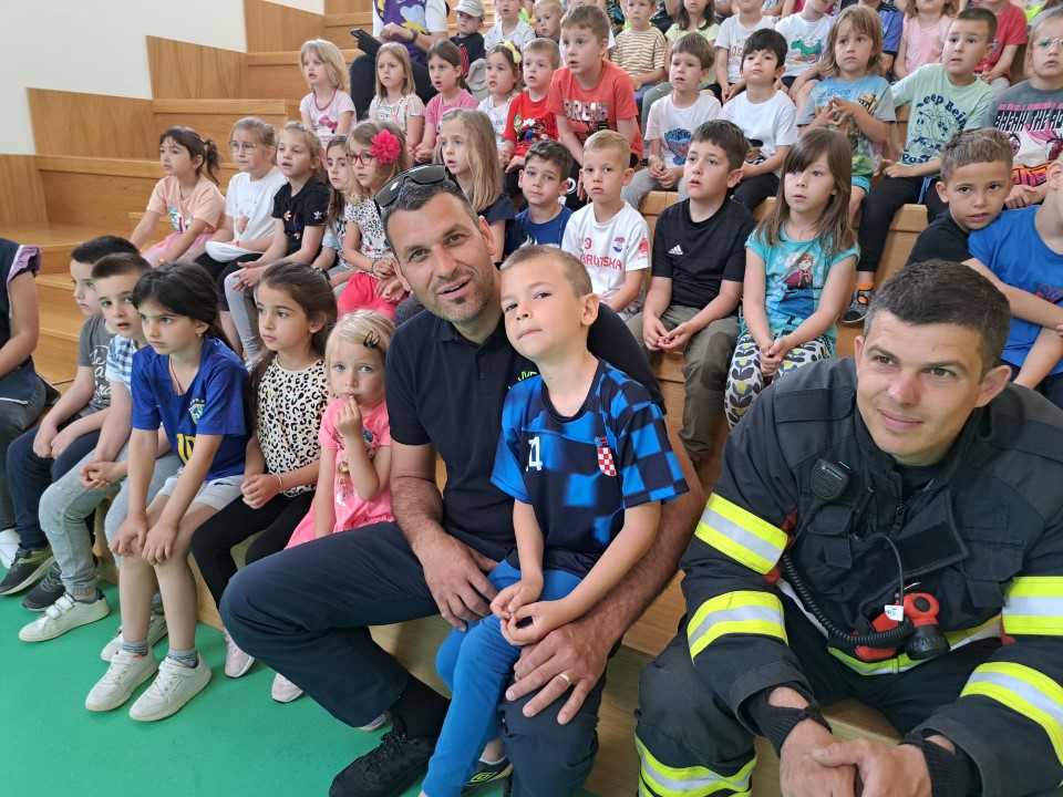 Vatrogasci JVP Vodice posjetili dječji vrtić Tamaris