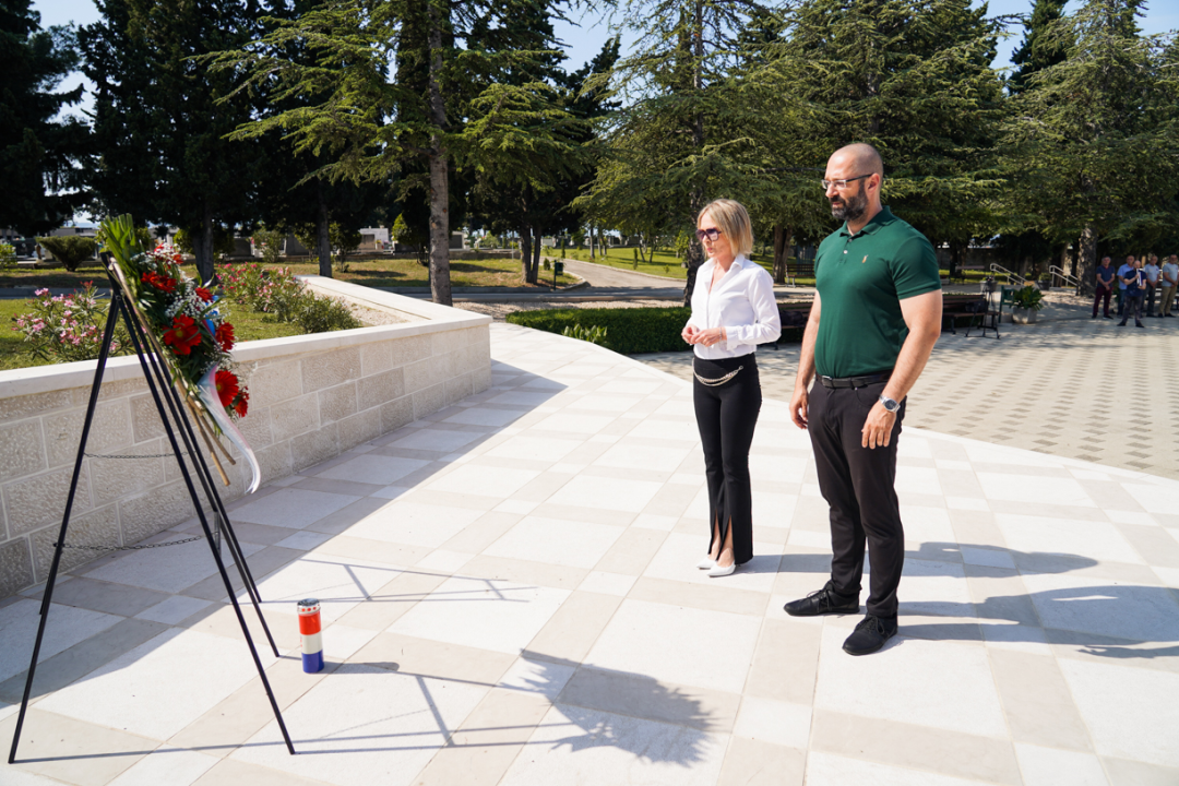 Na Kvanju položeni vijenci i zapaljene svijeće u povodu Dana Državnosti