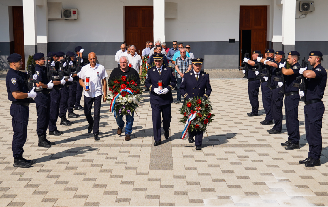 Na Kvanju položeni vijenci i zapaljene svijeće u povodu Dana Državnosti