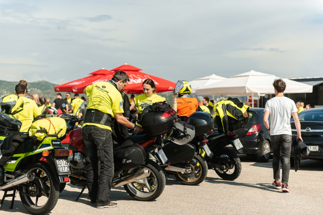Motoristi na Šibenskom mostu: Voze od Pule do Dubrovnika i prikupljaju sredstva za bolesnu djecu