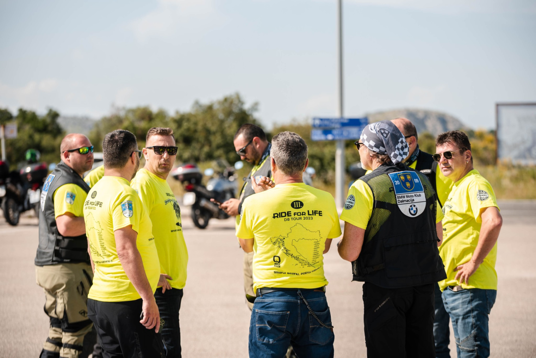 Motoristi na Šibenskom mostu: Voze od Pule do Dubrovnika i prikupljaju sredstva za bolesnu djecu