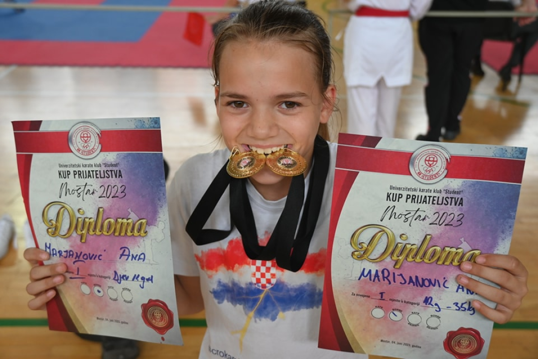 Vodički karataši osvojili 21 medalju i pehar 