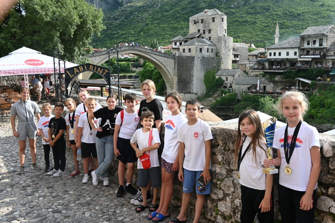 Vodički karataši osvojili 21 medalju i pehar 