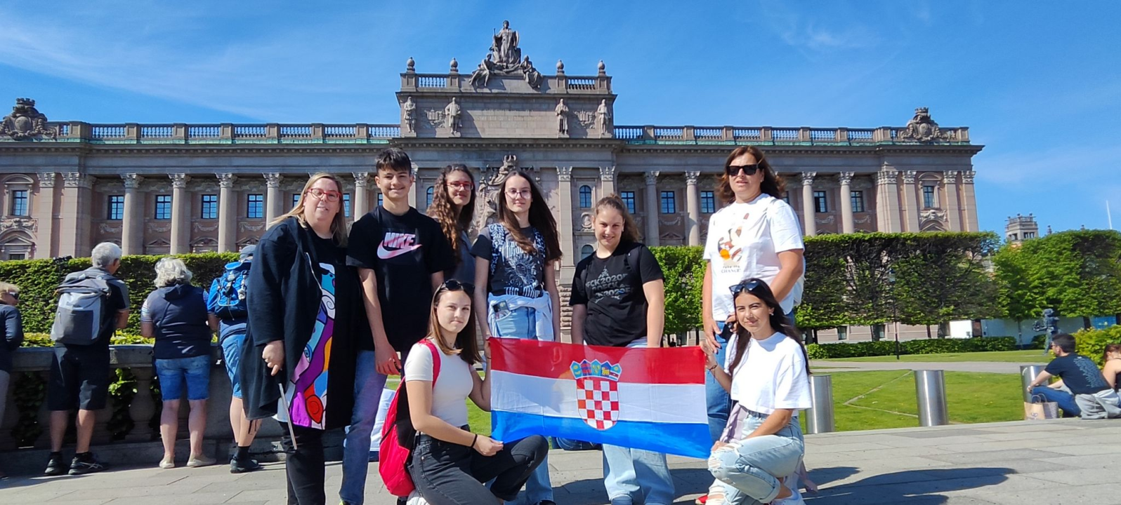 Fashion Box nudi najtrendi komade poznatih brendova Replay i Diesel! 