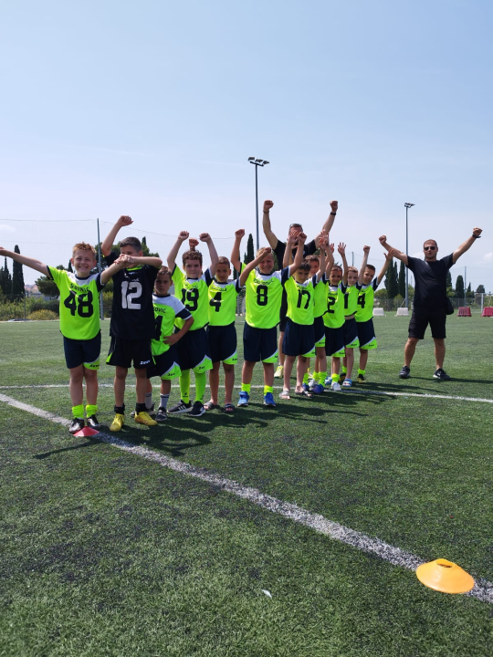 Mladi polaznici Škole nogometa Sebenico City četvrti na jakom Dalmatinko Cupu