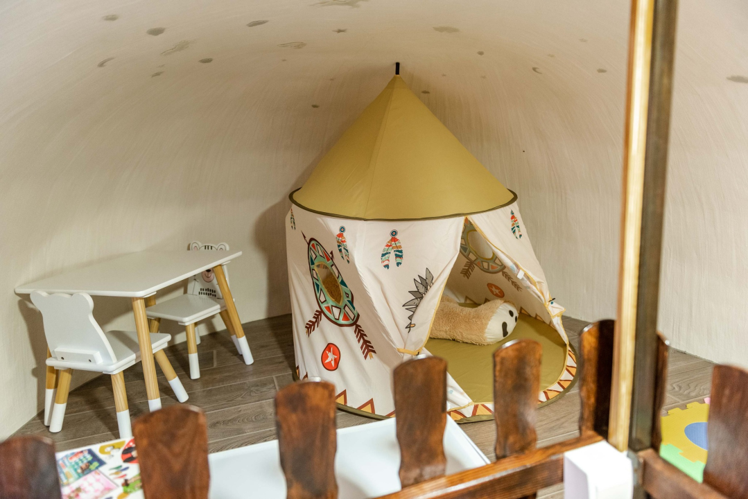 U Rupama postoji bajkovito selo u kojem možete spavati u gljivi ili bundevi