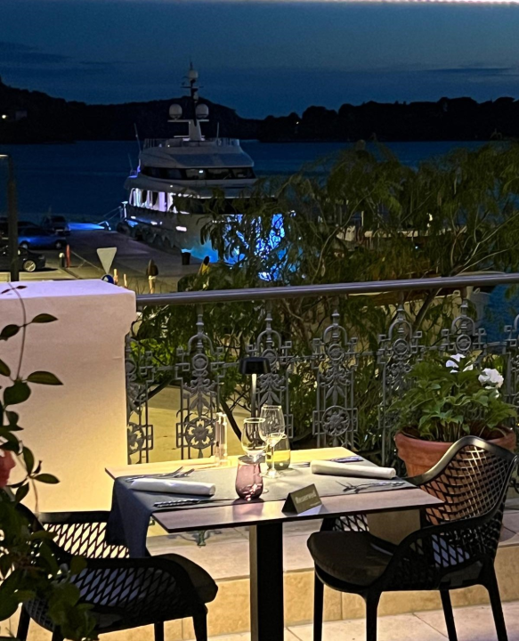 Uživajte u ljetnoj terasi Le Jardina uz vrhunsku hranu i najljepši pogled! 