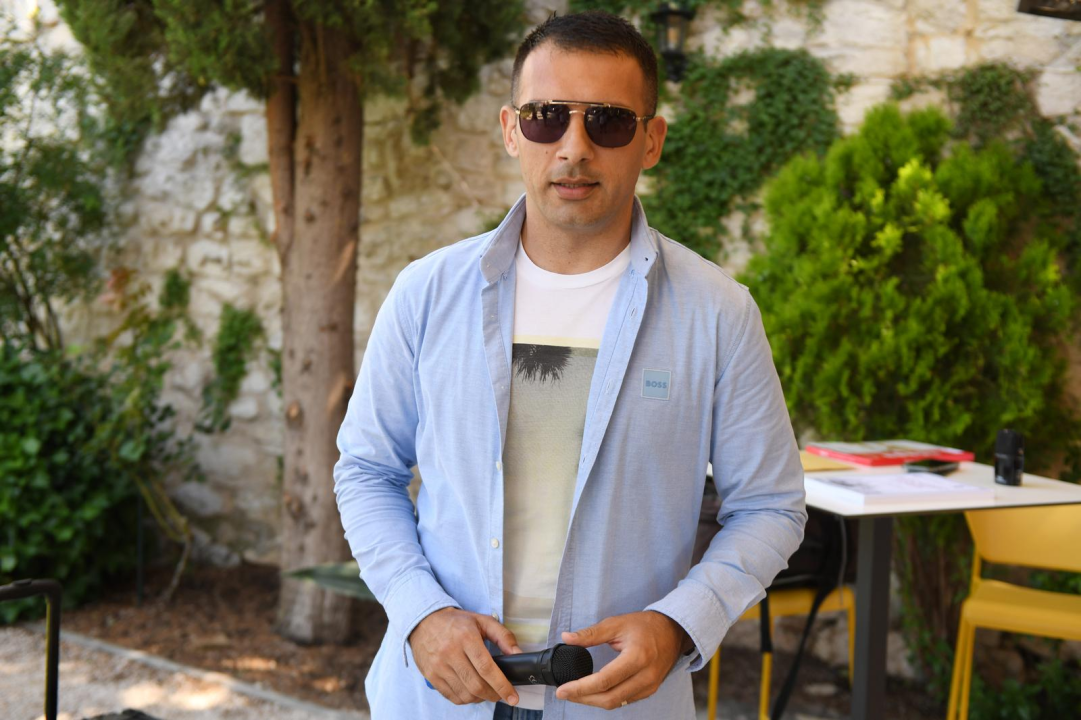 Druženje gradonačelnika i mladih, uspješnih šibenskih sportaša u vrtu Sv. Lovre