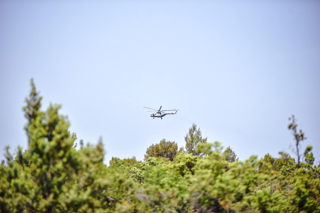 Helikopter koji se srušio u kanjon Čikole zapeo za zipline: Traje potraga za trećim putnikom, uskoro istraga