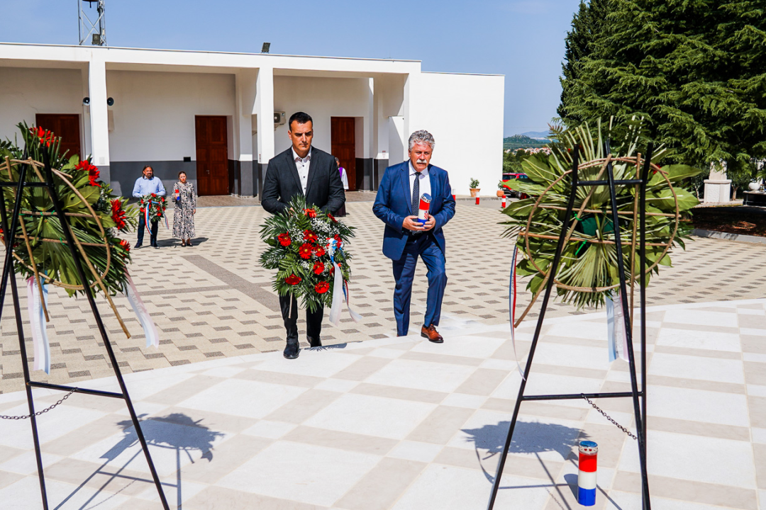 Uoči Dana antifašističke borbe na Kvanju položeni vijenci i zapaljene svijeće