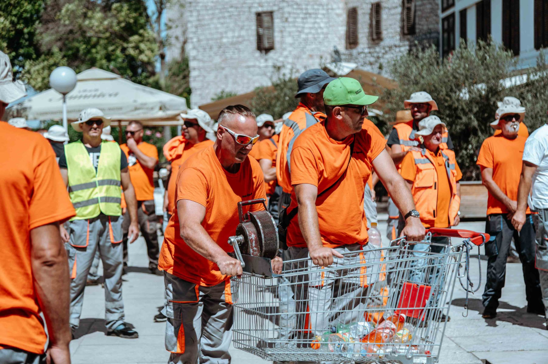 Radnici Cesta Šibenik i danas pred zgradom Županije: 'Neka župan dokaže da smo neučinkoviti!'