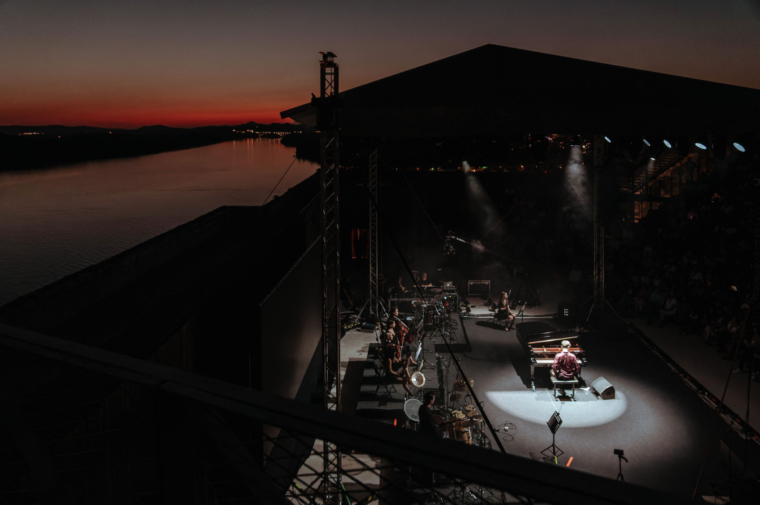 Maksim Mrvica impresivnim koncertom na tvrđavi sv. Mihovila potvrdio svoj zvjezdani status 