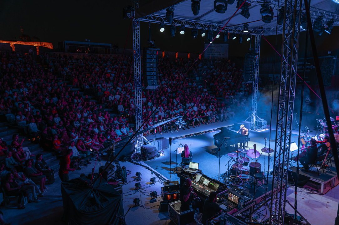 Maksim Mrvica impresivnim koncertom na tvrđavi sv. Mihovila potvrdio svoj zvjezdani status 