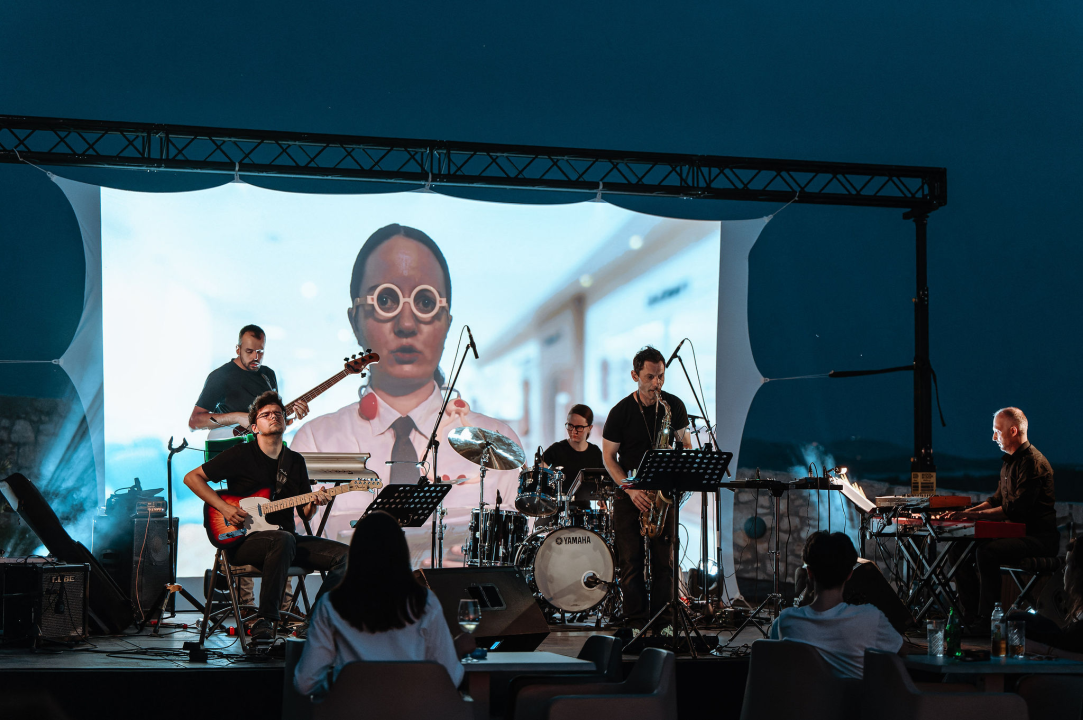 Zalazak, 'buka' i urbane projekcije: Bruna Matić predstavila audio-vizualni projekt NOISE