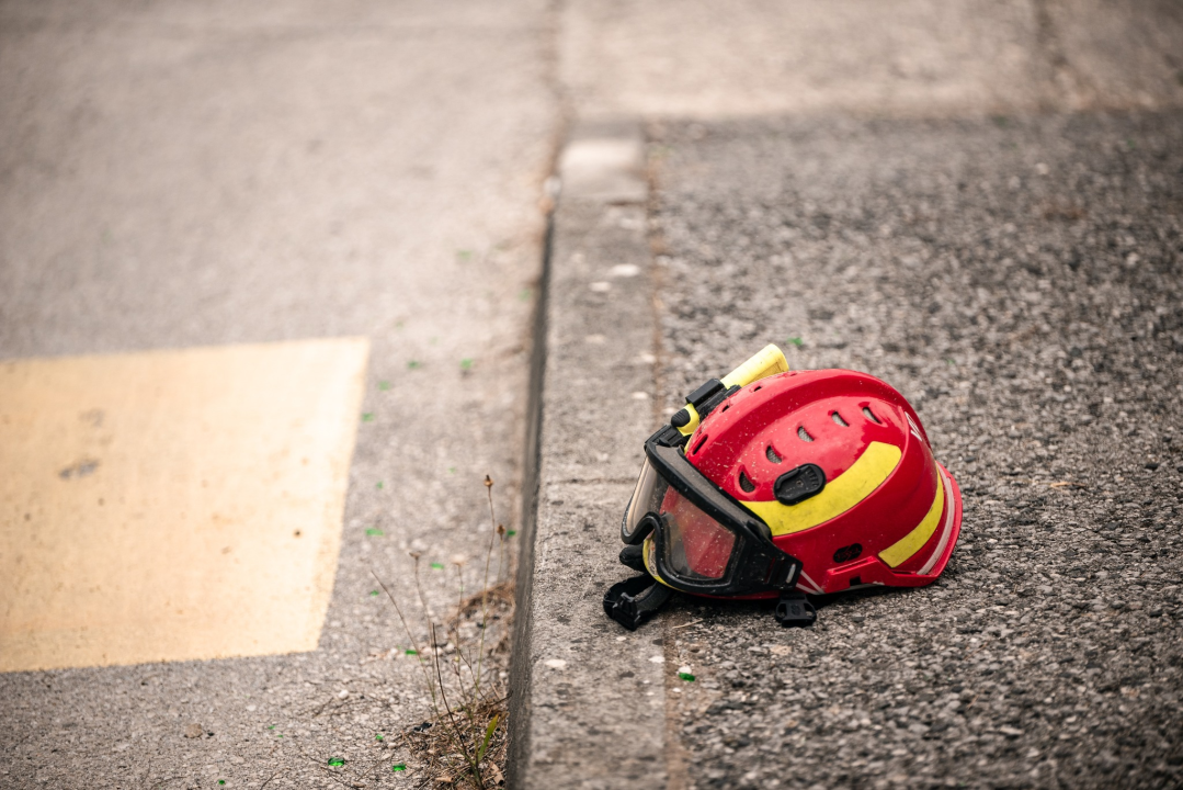 FOTOGALERIJA: Vatrogasci i stanovnici bore se s požarom u Grebaštici