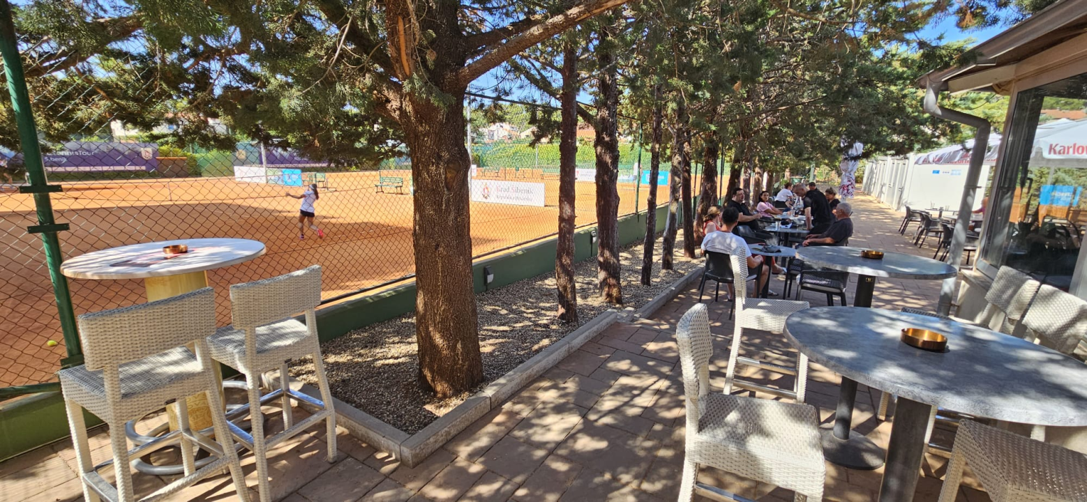 Zabavite se ovaj vikend u Tenis baru uz grupu Don Karlos!