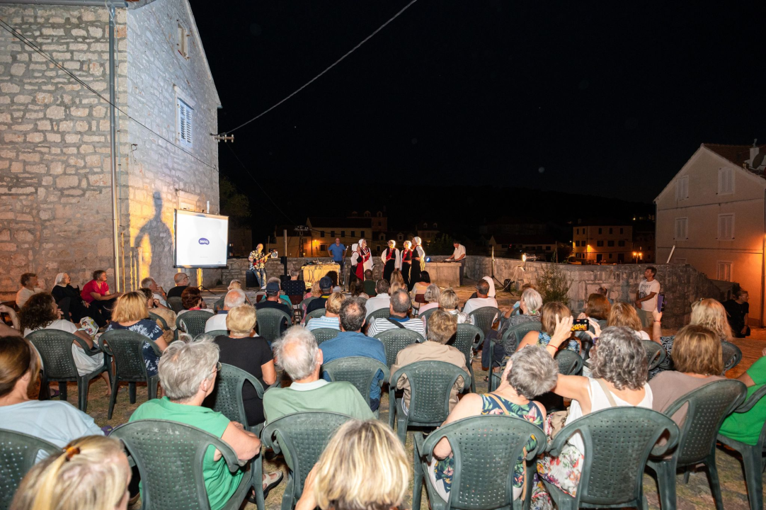 Zlarinjani se tradicionalno prisjetili svog pjesnika i književnika Mladena Bjažića