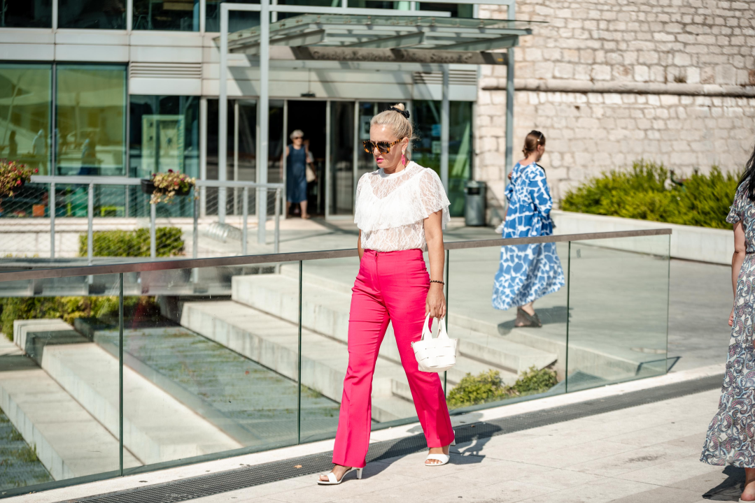 Duge haljine i šareni komadi: Evo što se sve nosilo ovih dana u Điru po gradu 